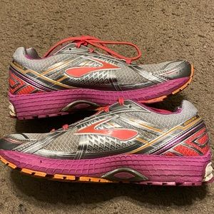 Brooks Defyance 9 Women's Silver/Pink Running Athletic Sneakers Size‎ 10